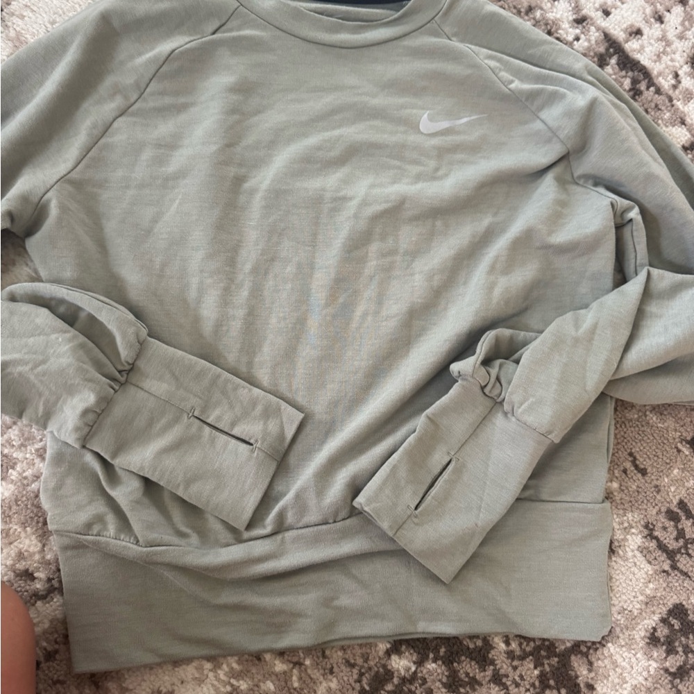 Nike Women's Sweater in Light Green nwot